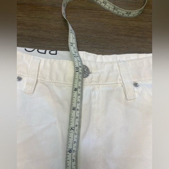 BDG DESTROYED MIDI BERMUDA LOW RISE SHORTS sz 27w
NWT - Picture 5 of 7